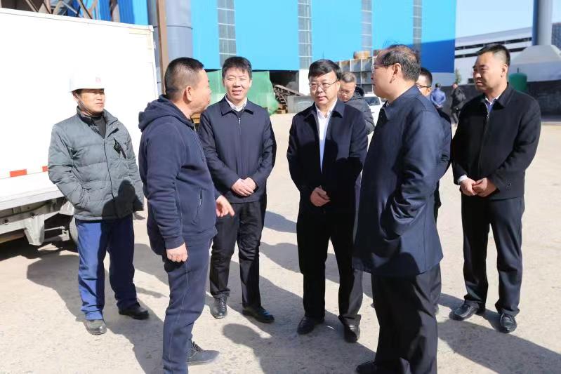 書記參觀廠區.jpg