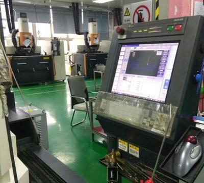 堅守模具行業十年，六千月薪背后的堅守與困境